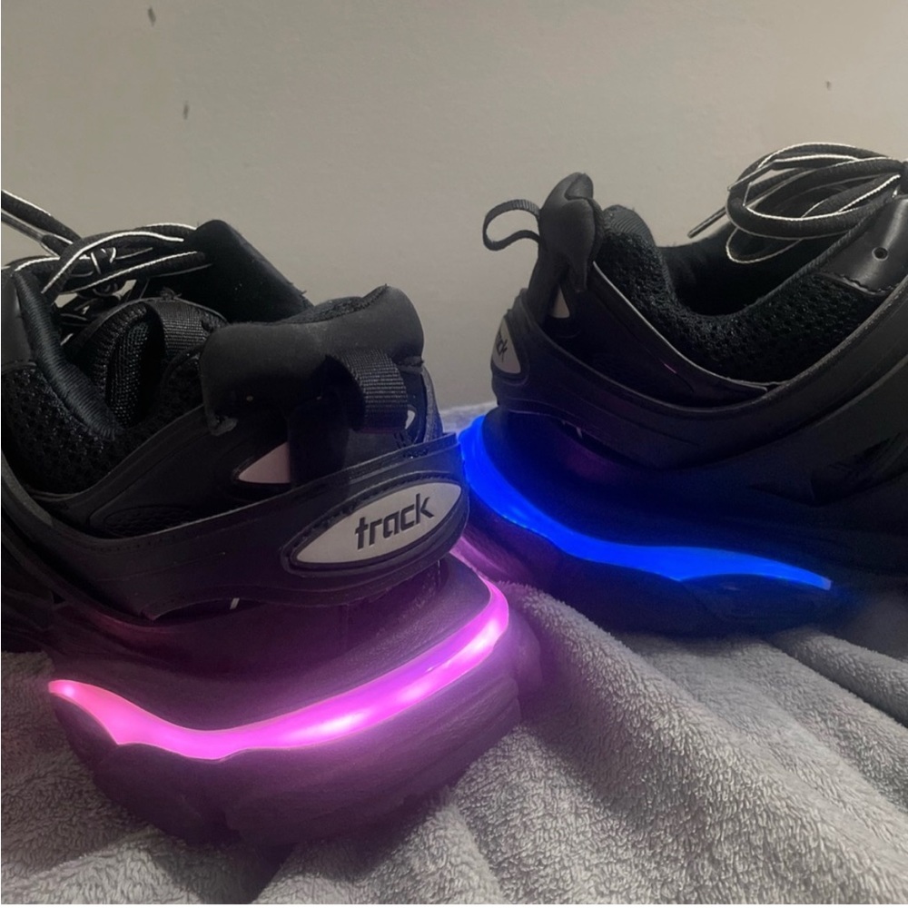 Balenciaga track size 43 eu can fit a size 10 us or 9 us - Picture 3 of 4